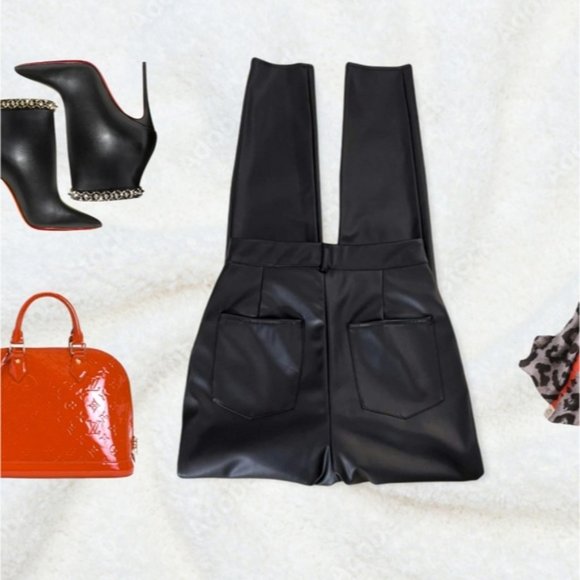 NWT- MISSGUIDED - Black High Waisted Faux Leather Slim pants with pockets - Picture 3 of 6